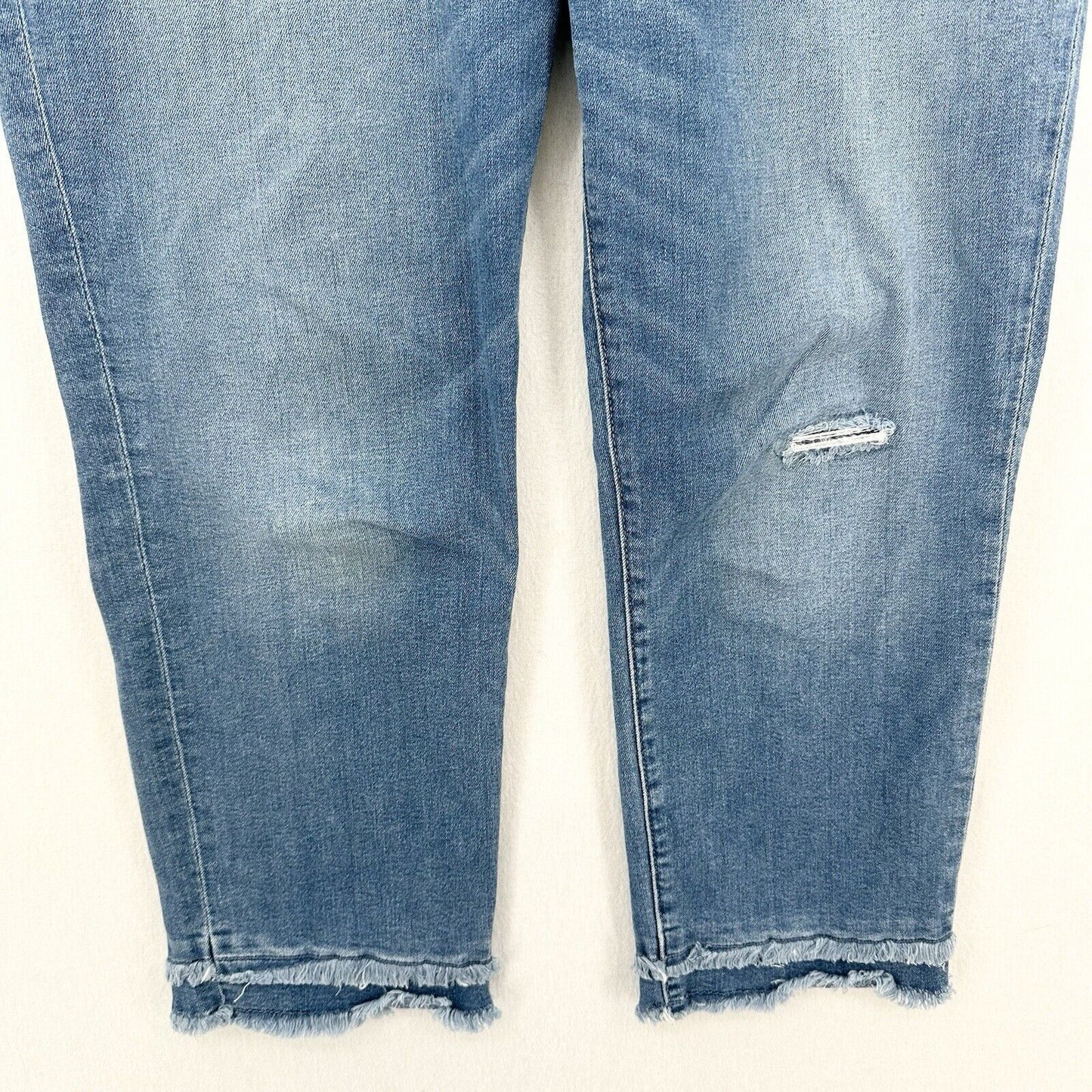 Chicos Jeans 2 US 12 So Slimming Girlfriend Slim Leg Crop Blue Denim Fray *Spot
