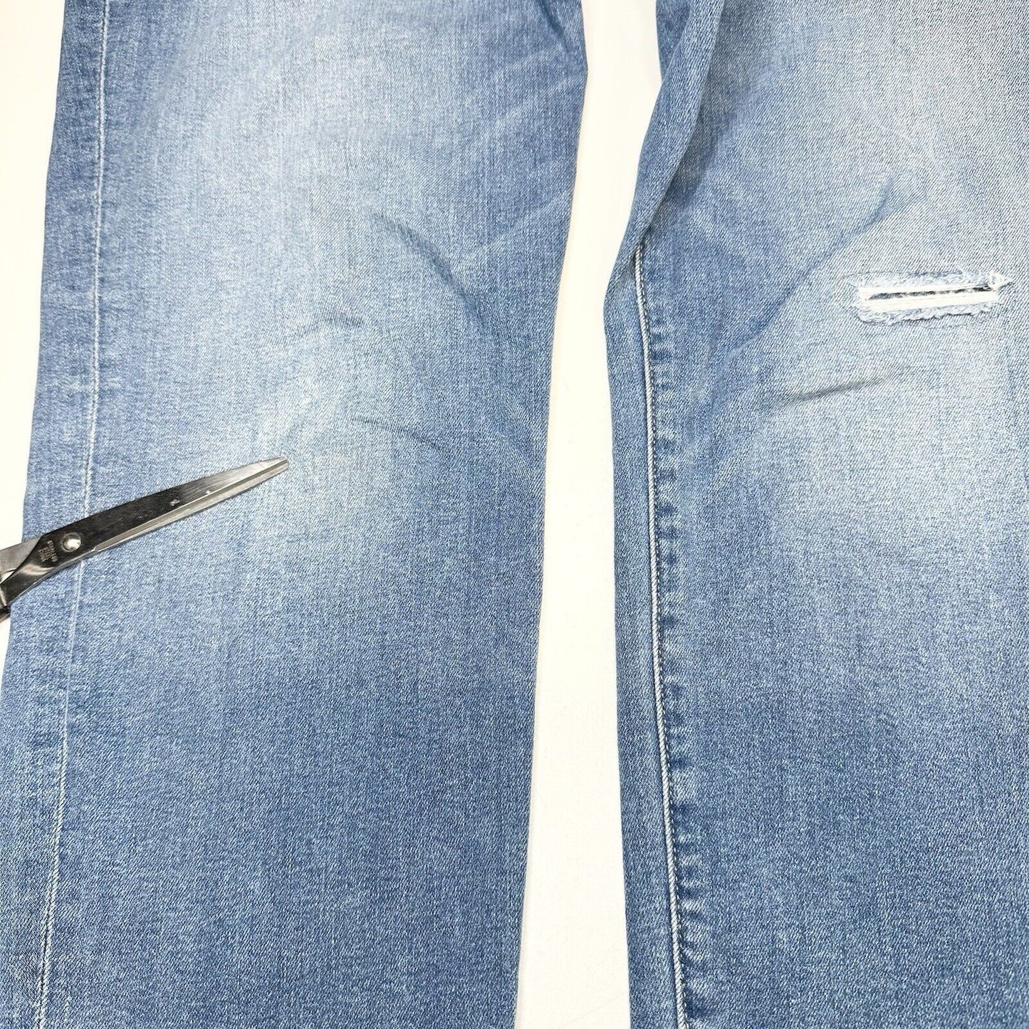 Chicos Jeans 2 US 12 So Slimming Girlfriend Slim Leg Crop Blue Denim Fray *Spot