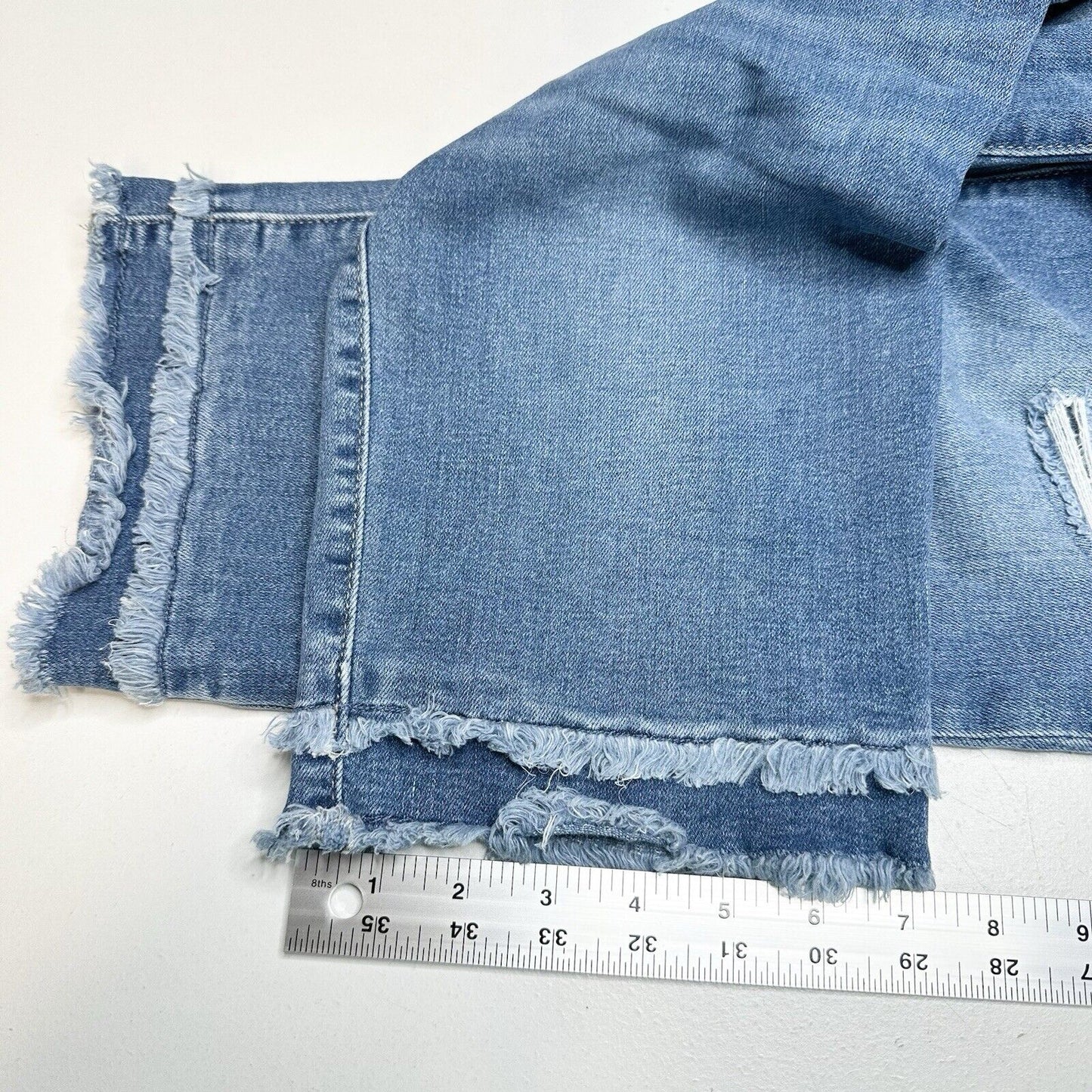 Chicos Jeans 2 US 12 So Slimming Girlfriend Slim Leg Crop Blue Denim Fray *Spot