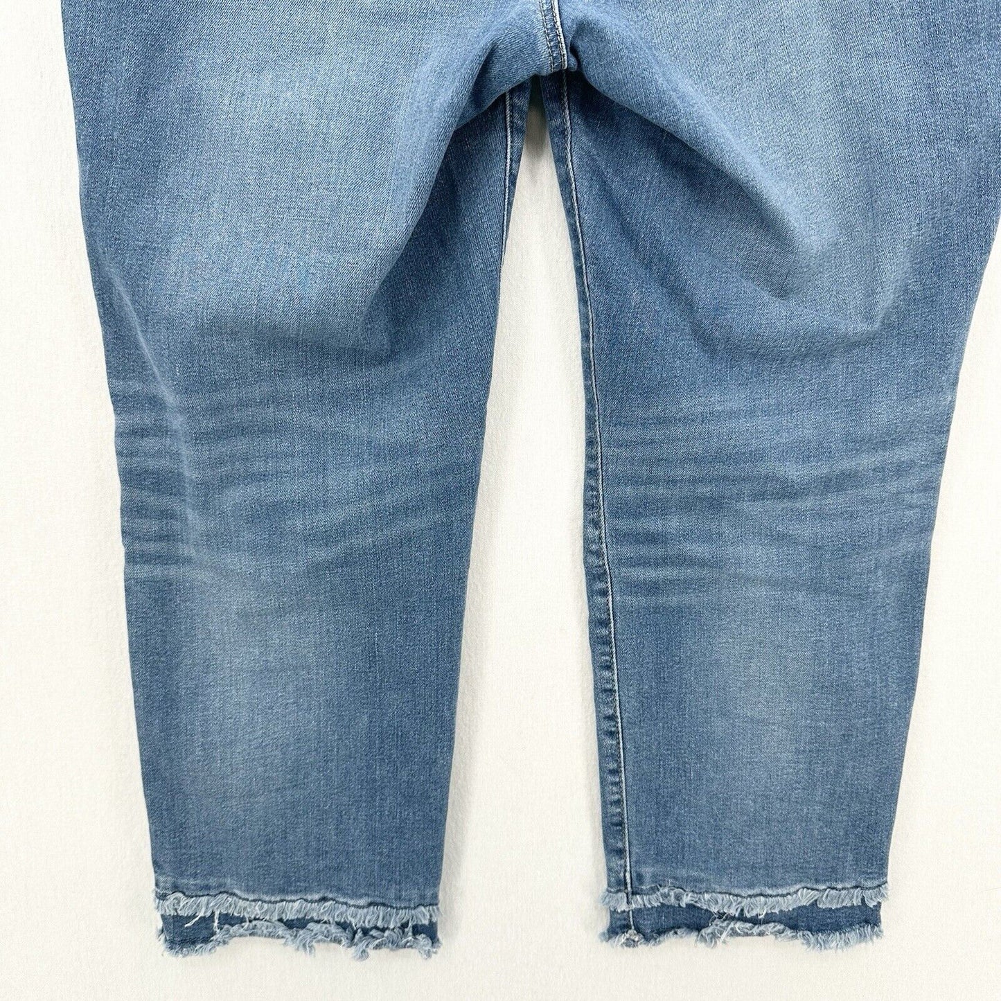 Chicos Jeans 2 US 12 So Slimming Girlfriend Slim Leg Crop Blue Denim Fray *Spot