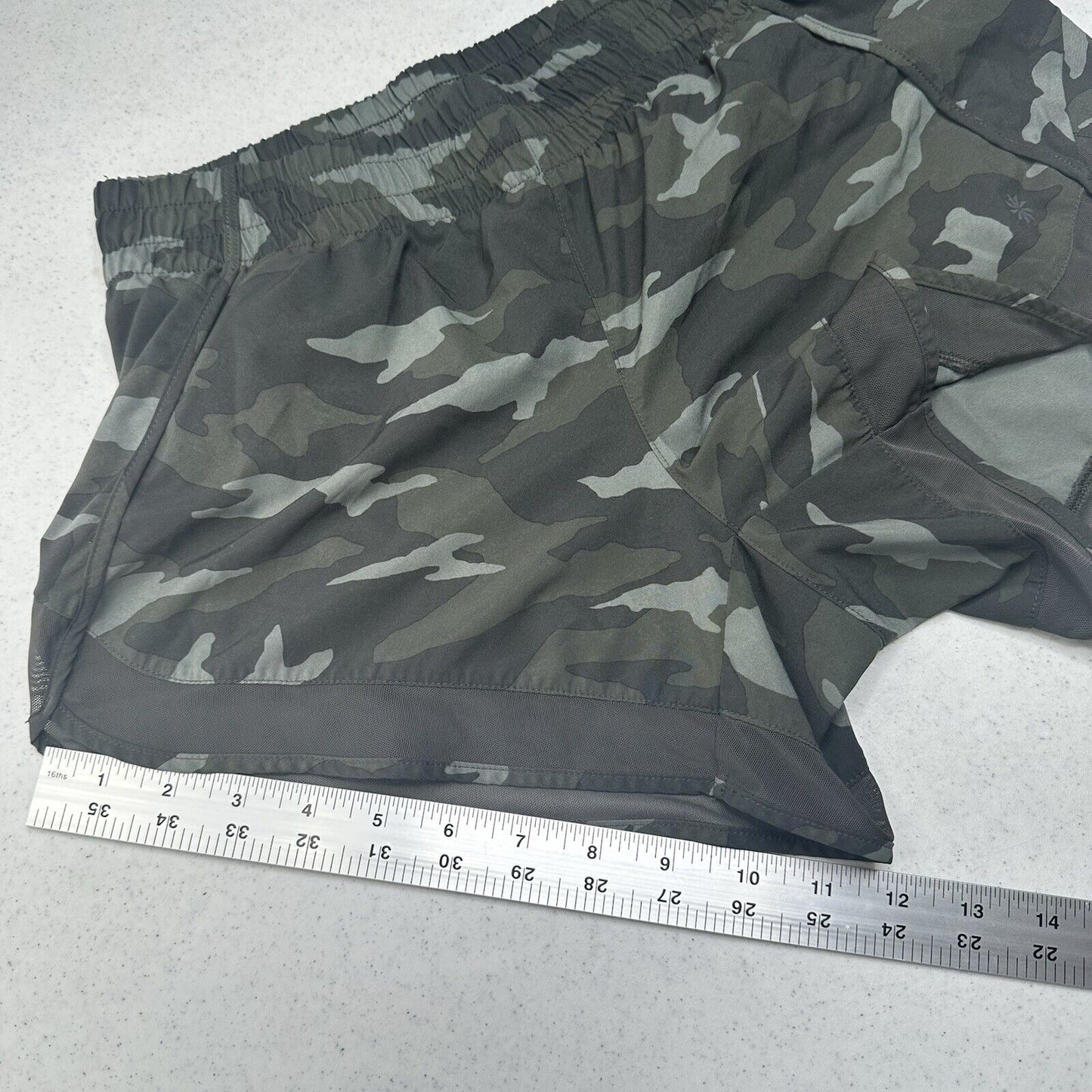 Athleta Shorts Womens Small Mesh Racer Run 4" Short Green Camo Beach Light EUC
