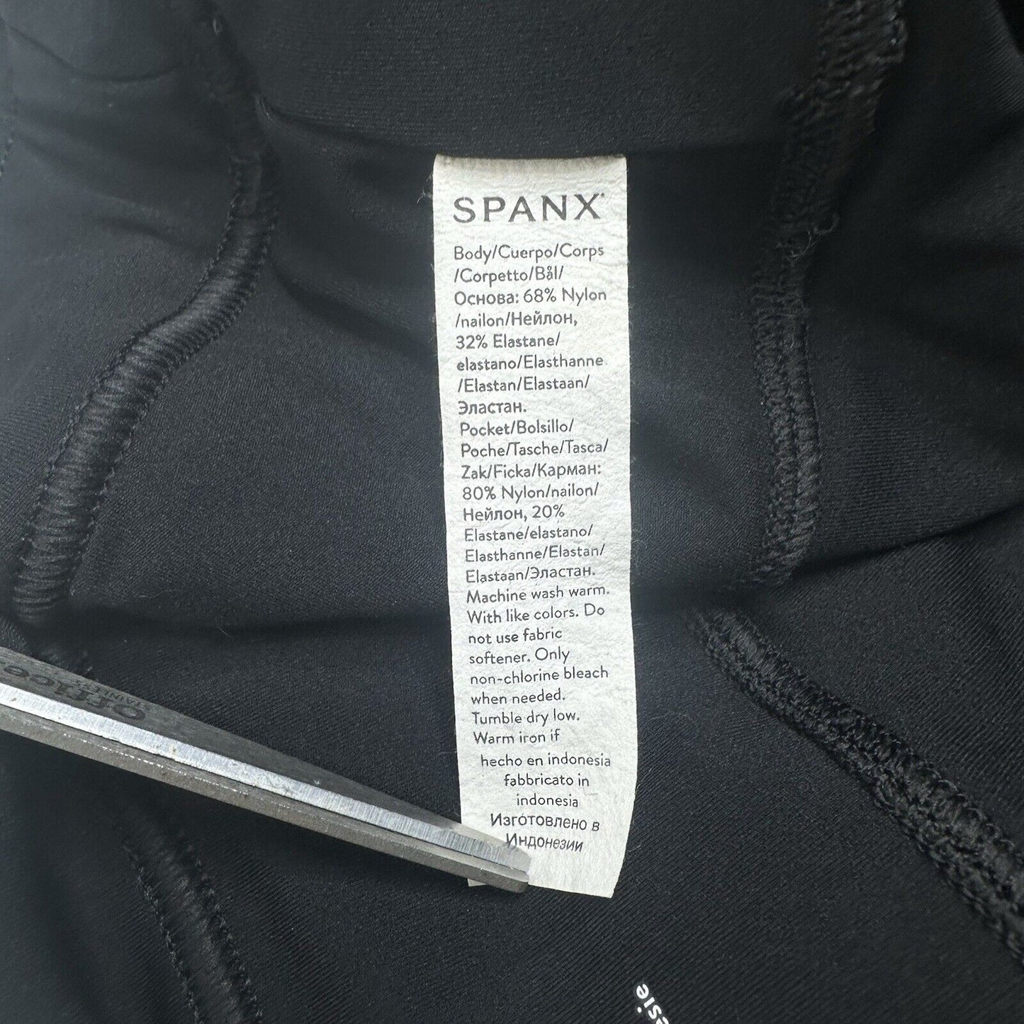 Spanx Leggings Womens Medium Booty Boost Skirted Pants Black Active Pocket EUC