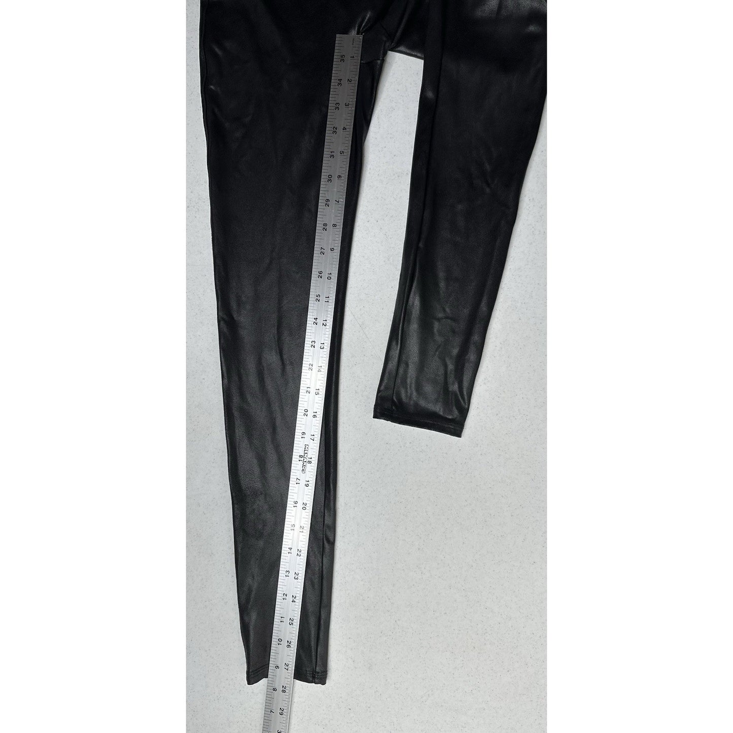Spanx Leggings Womens Medium Faux Leather Black Pull On Shape Pants Slimming EUC