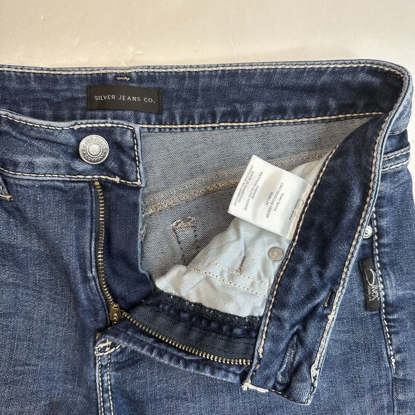 Silver Jeans Women 28 Avery Skinny Curvy Stretch Denim Blue Medium Wash Distress