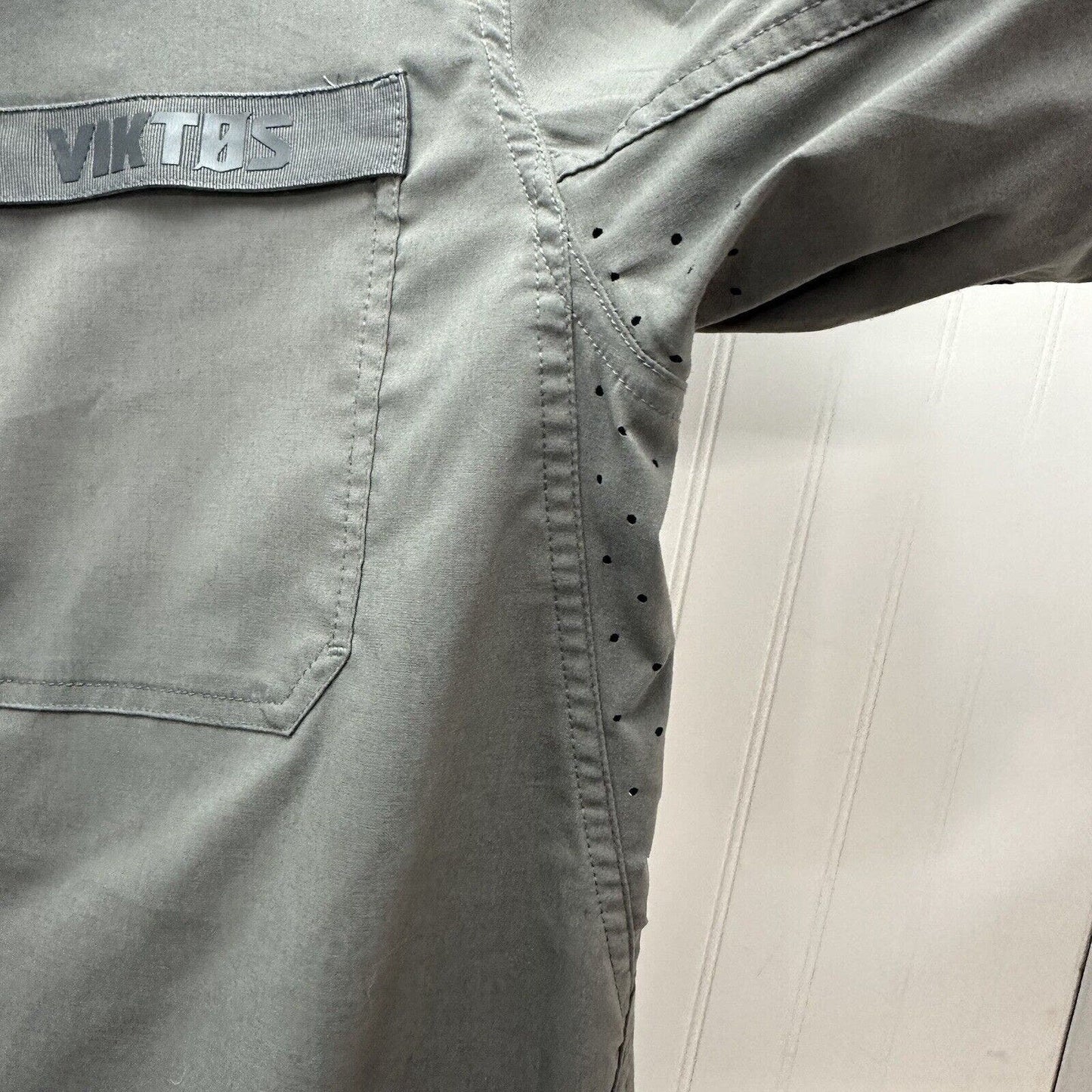 Viktos Shirt Mens Medium Sofari Ops Gray Short Sleeve Button Up Tactical EUC