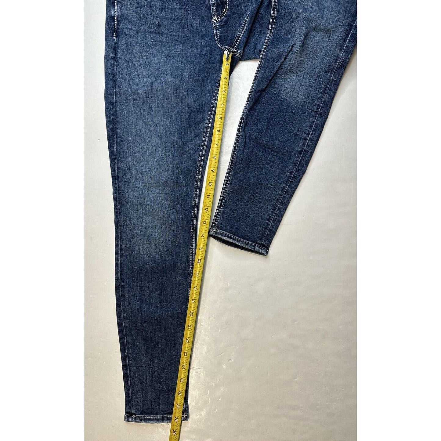 Silver Jeans Women 28 Avery Skinny Curvy Stretch Denim Blue Medium Wash Distress