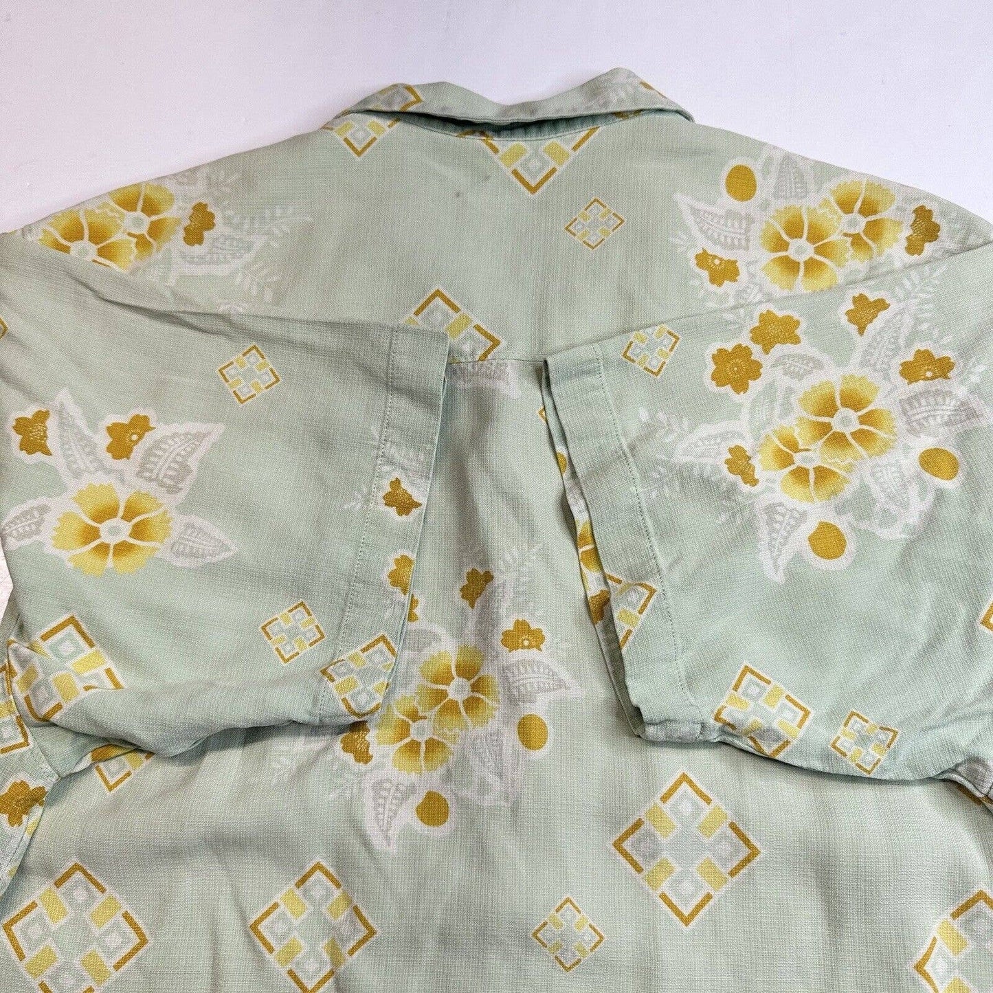 Tommy Bahama 100% Silk Button Up Shirt Sz Large Green Floral Short Sleeve *Spot