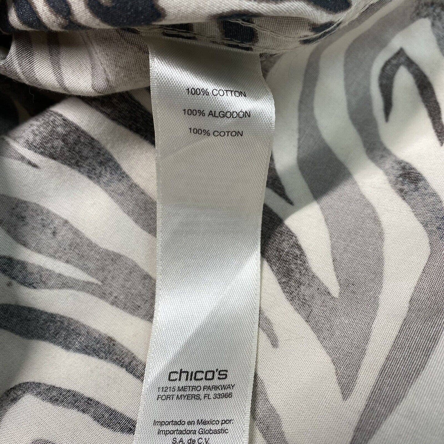 Chicos Button Up Tunic Shirt Sz 1 (US Medium) Leopard/Zebra Animal Print EUC