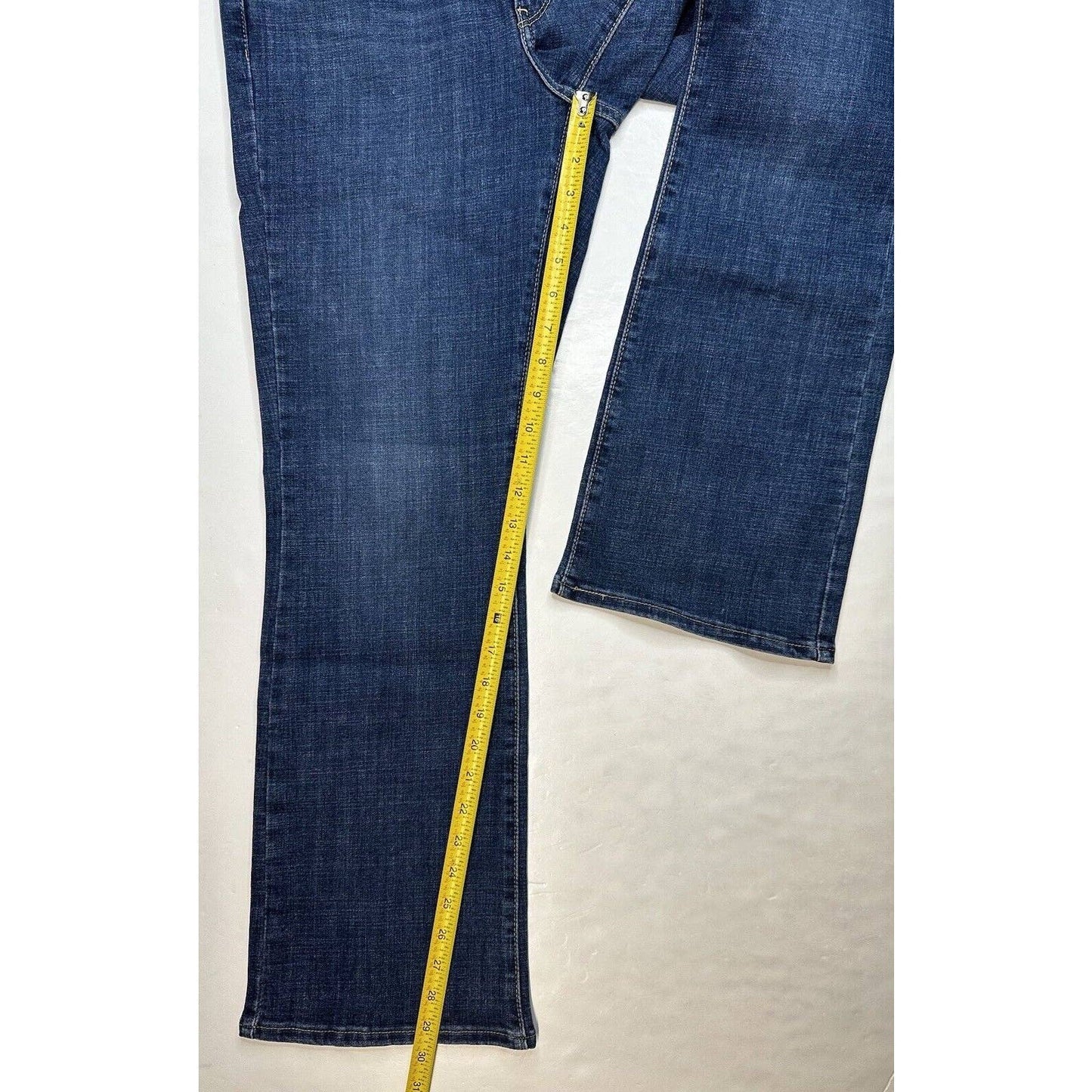 Levis Classic Bootcut Jeans Womens 10/30 Short Stretch Denim Blue Jean Dark NEW