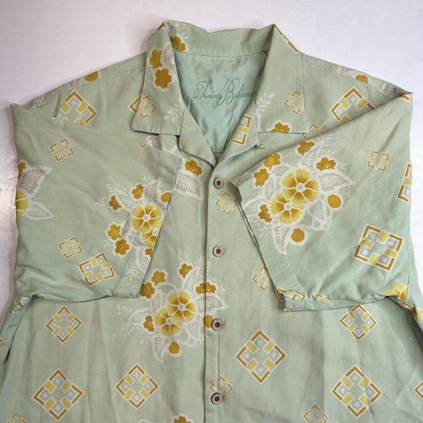 Tommy Bahama 100% Silk Button Up Shirt Sz Large Green Floral Short Sleeve *Spot