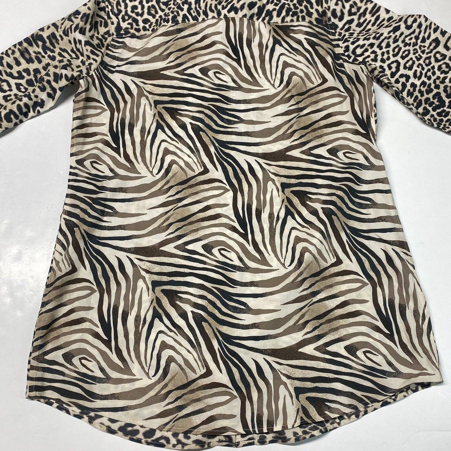 Chicos Button Up Tunic Shirt Sz 1 (US Medium) Leopard/Zebra Animal Print EUC