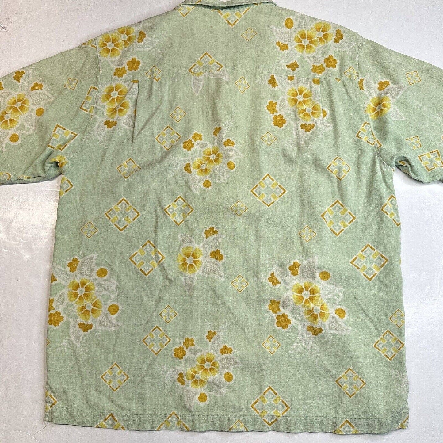 Tommy Bahama 100% Silk Button Up Shirt Sz Large Green Floral Short Sleeve *Spot