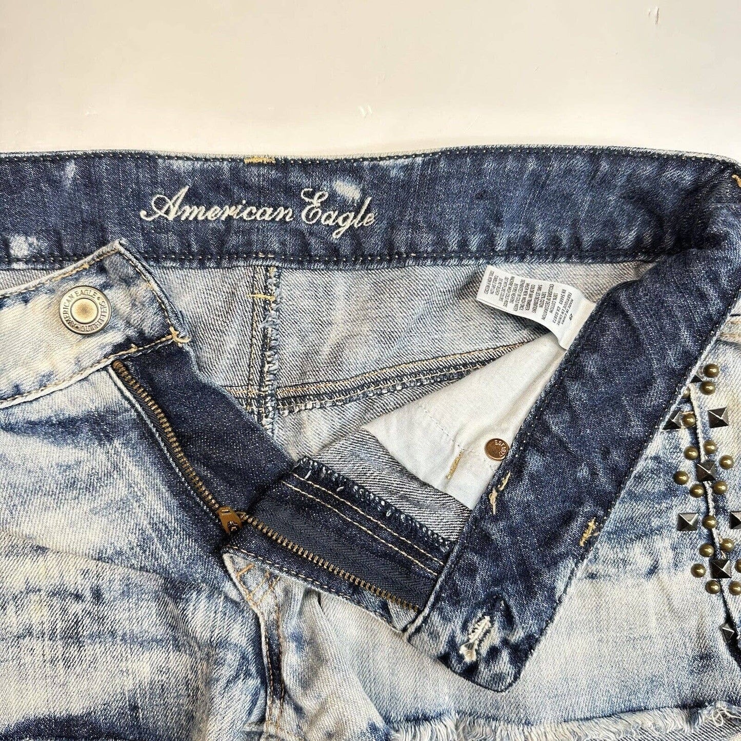 American Eagle Shortie 8 Acid Wash Denim Jean Shorts Distressed Studded *Flaw