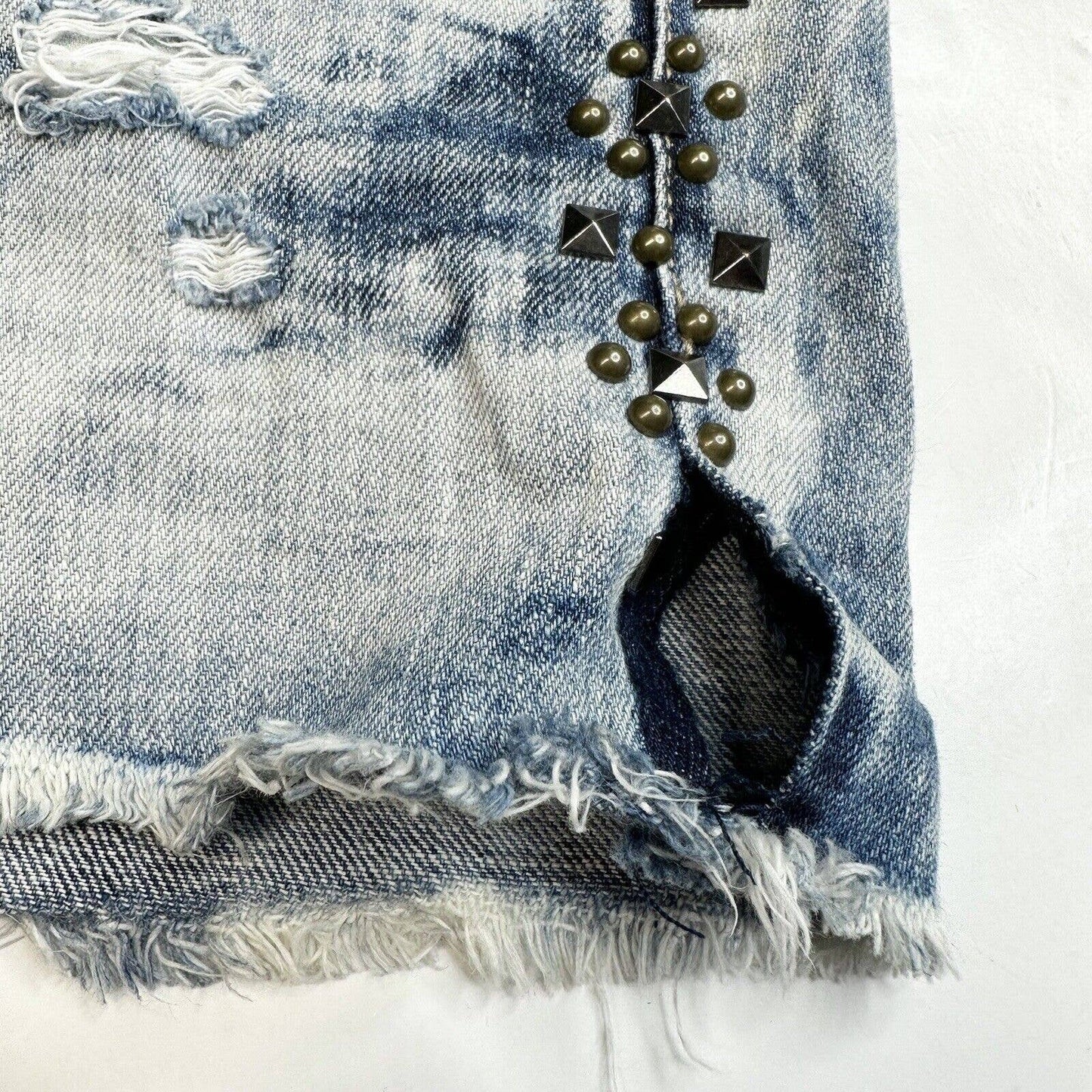 American Eagle Shortie 8 Acid Wash Denim Jean Shorts Distressed Studded *Flaw