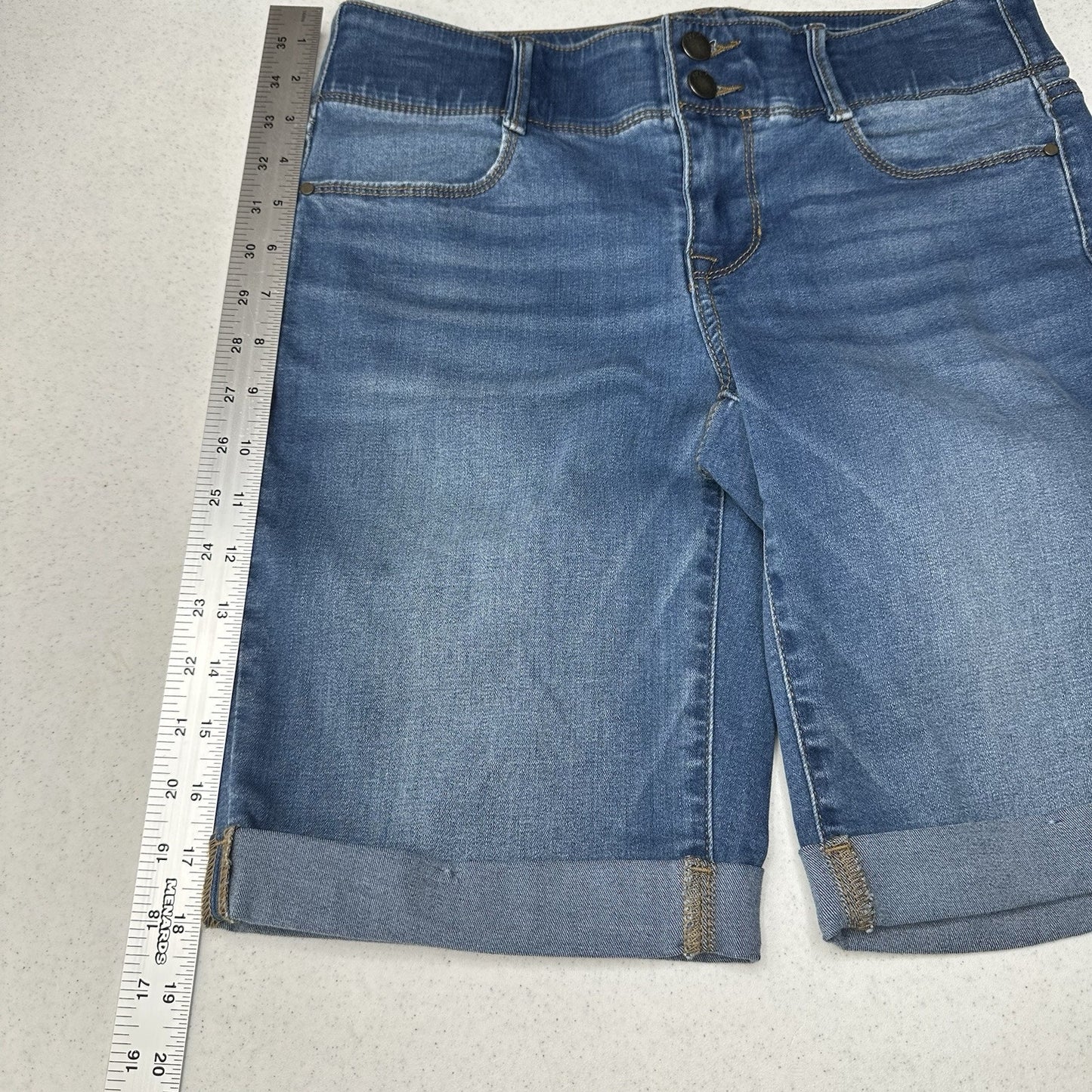 Apt 9 Shorts Womens 6 Bermuda Tummy Control Blue Jean Denim Comfort Cuffed EUC
