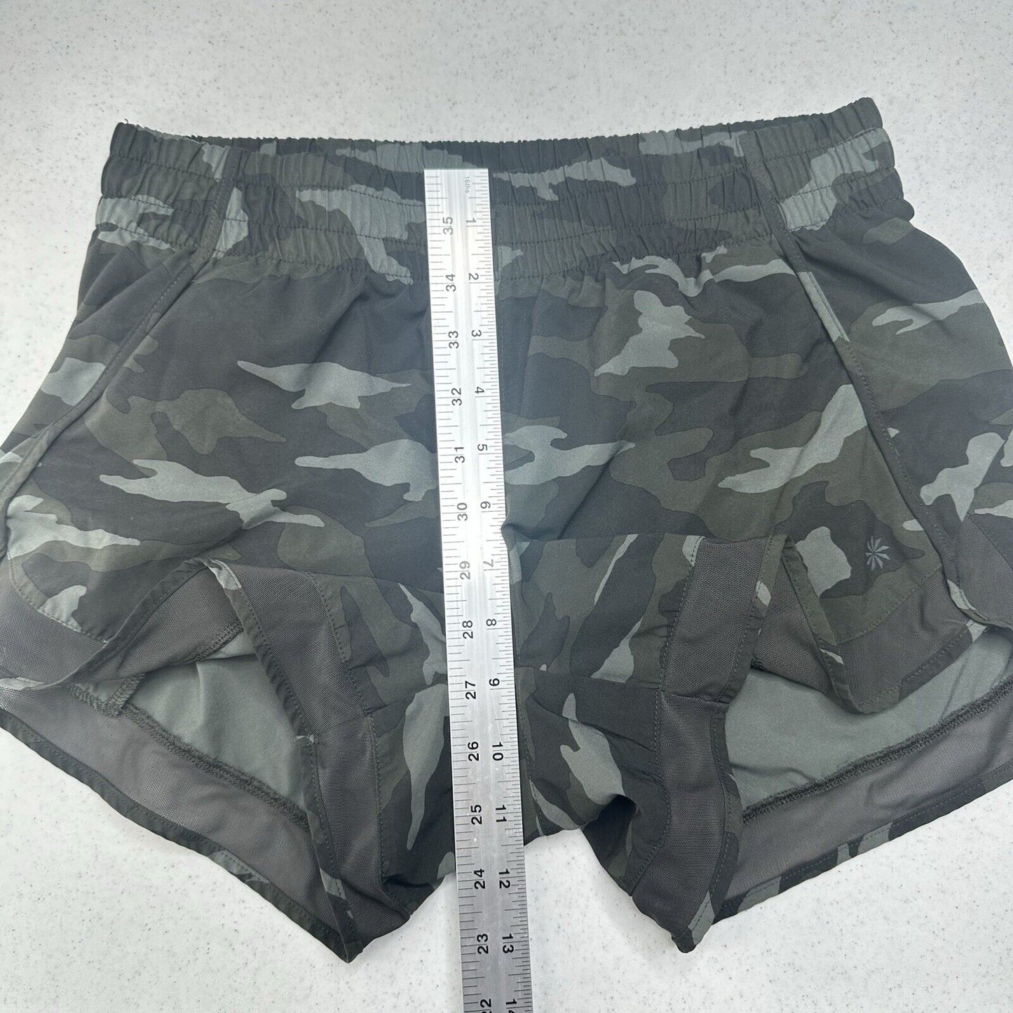 Athleta Shorts Womens Small Mesh Racer Run 4" Short Green Camo Beach Light EUC