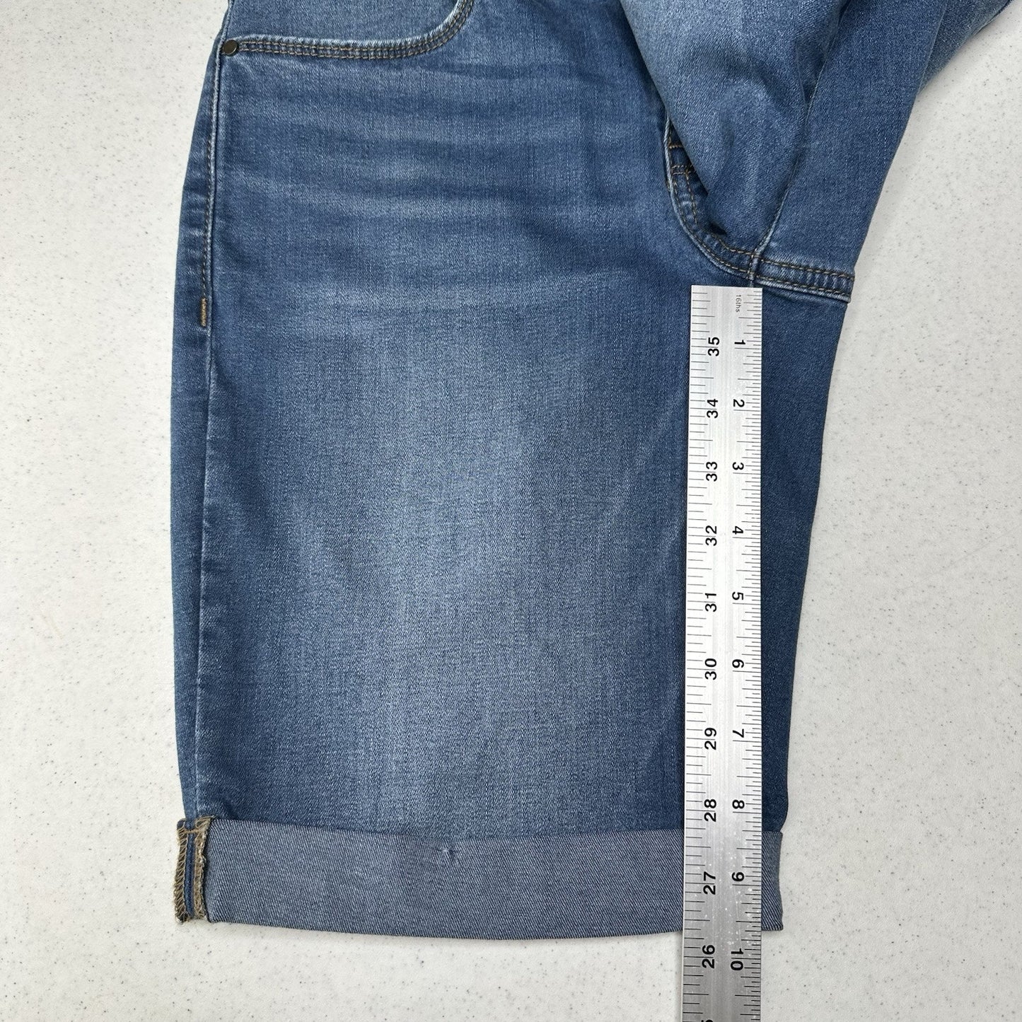 Apt 9 Shorts Womens 6 Bermuda Tummy Control Blue Jean Denim Comfort Cuffed EUC