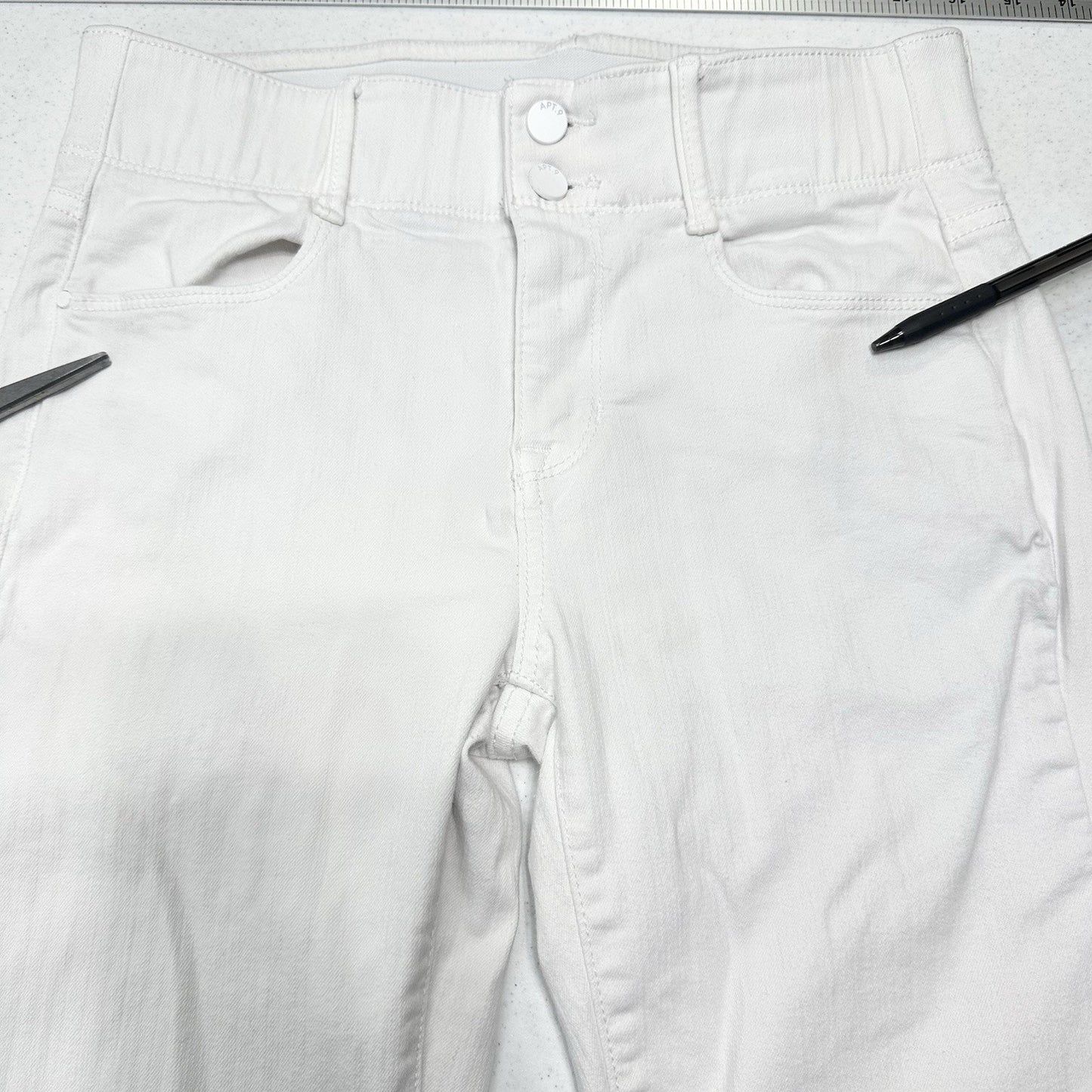 Apt 9 Jeans Womens 8 Straight Tummy Control White Stretch Denim Comfort *Stain