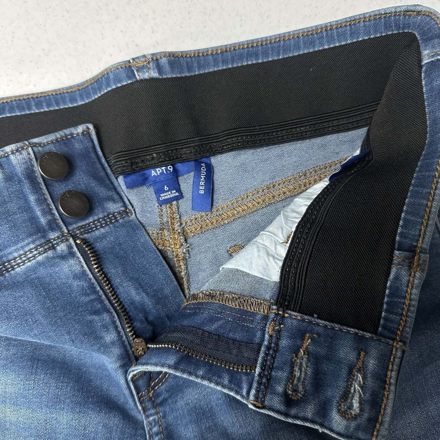 Apt 9 Shorts Womens 6 Bermuda Tummy Control Blue Jean Denim Comfort Cuffed EUC
