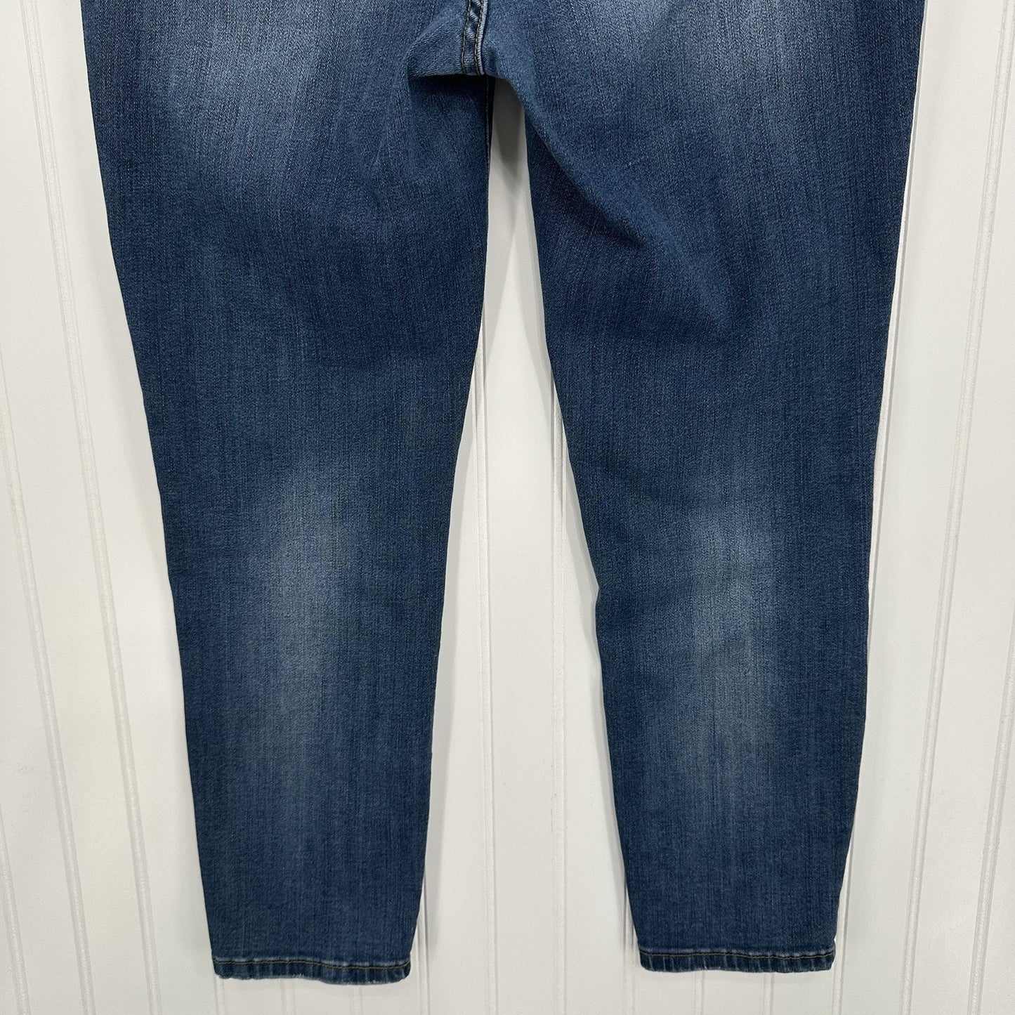 Judy Blue Jeans Womens 32 Relaxed Fit Tapered Leg Blue Stretch Denim Distressed