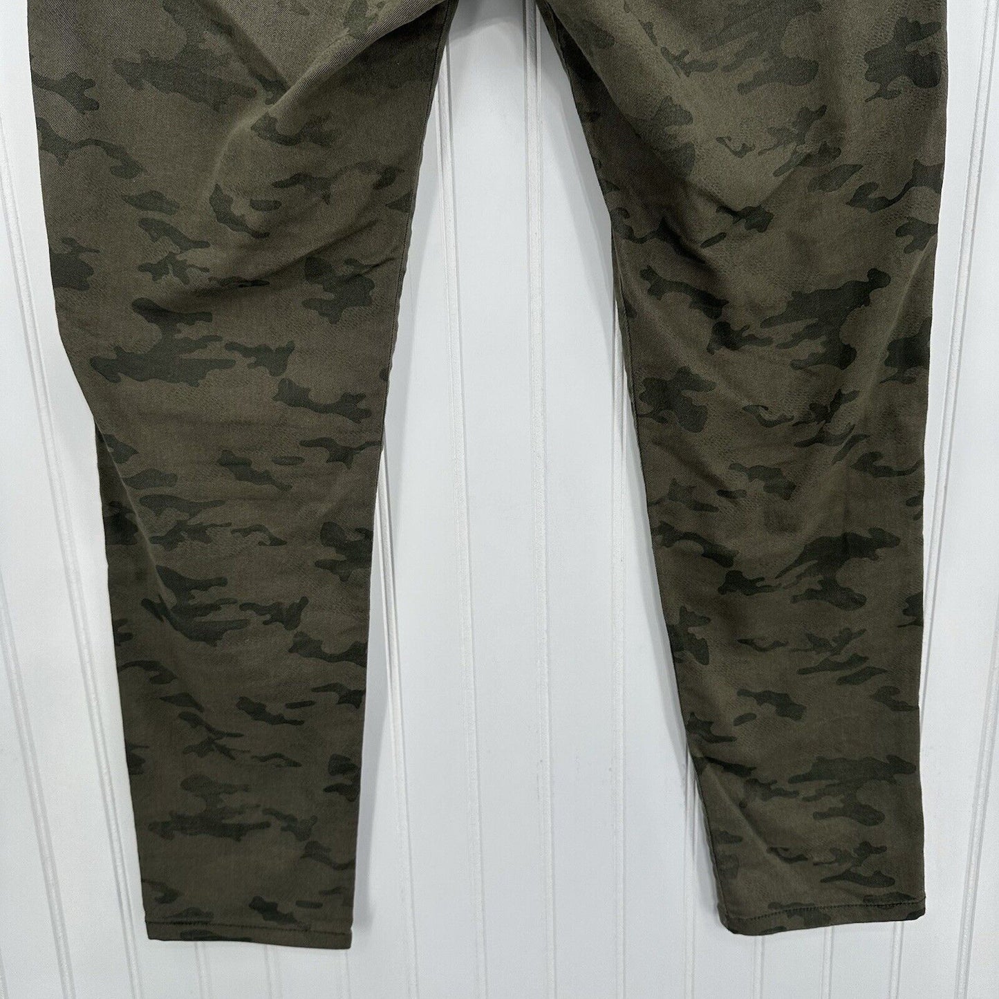 Bevy Flog Pants Womens 29 Shely Green Camoflauge Drawstring Travel Casual EUC