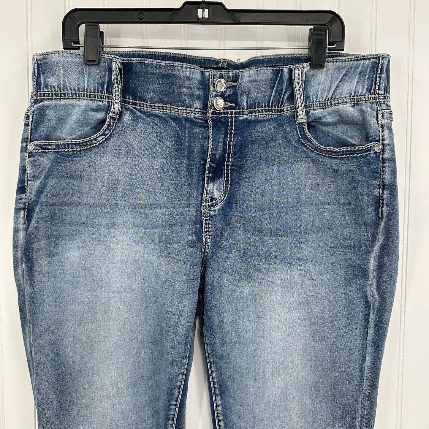 Apt 9 Jeans Womens 18 Capri Tummy Control Blue Cuffed Denim Bling Embroidered