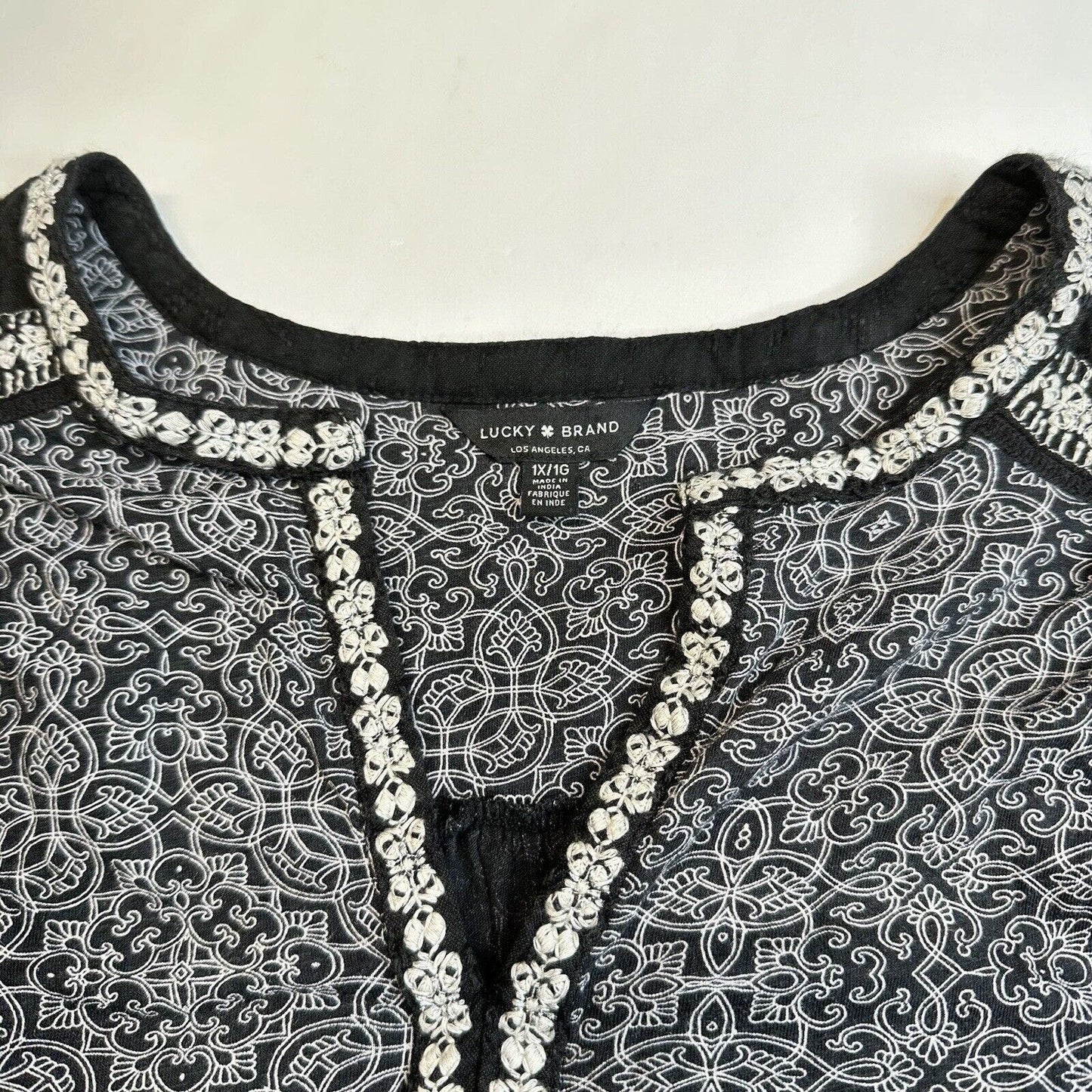Lucky Brand Top Womens 1X Black White Embroidered Boho Lightweight Shirt Hi Low