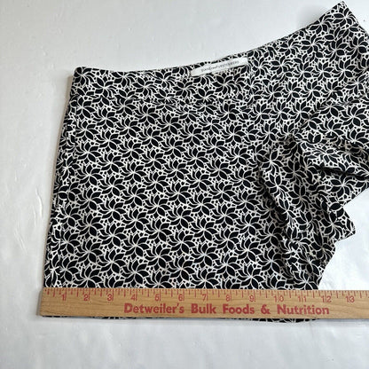 Diane Von Furstenberg Silk Shorts Womens 4 Black/White Floral Zip Front Pockets