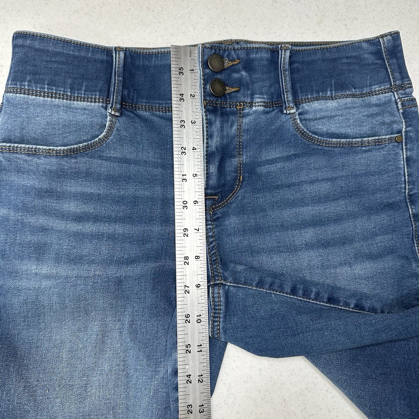 Apt 9 Shorts Womens 6 Bermuda Tummy Control Blue Jean Denim Comfort Cuffed EUC