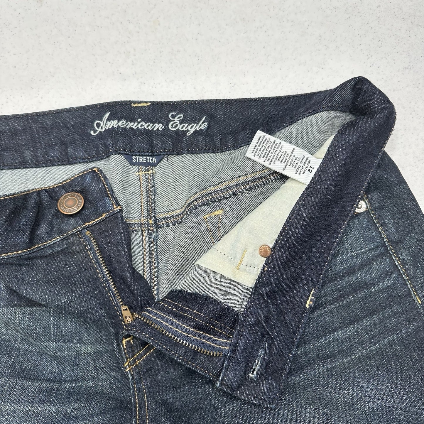 American Eagle Shorts Womens 12 Midi Blue Jean Denim Stretch Fray *35"Waist EUC