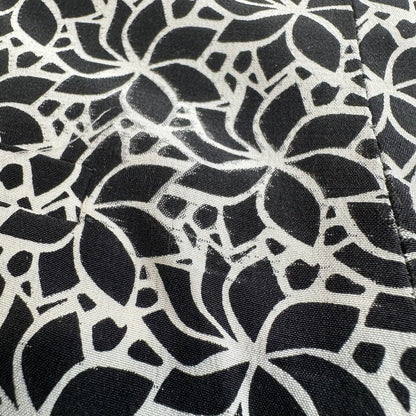 Diane Von Furstenberg Silk Shorts Womens 4 Black/White Floral Zip Front Pockets