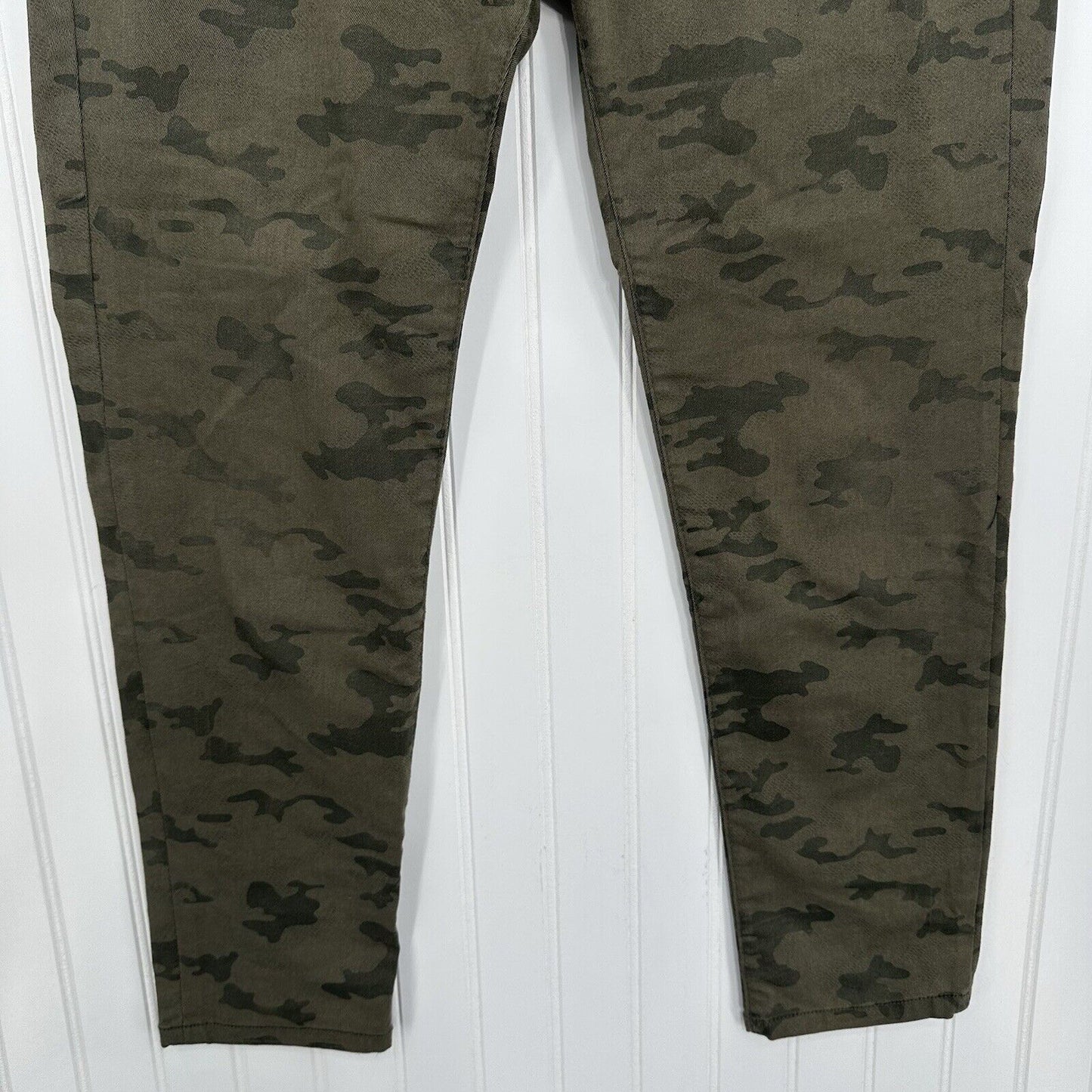 Bevy Flog Pants Womens 29 Shely Green Camoflauge Drawstring Travel Casual EUC