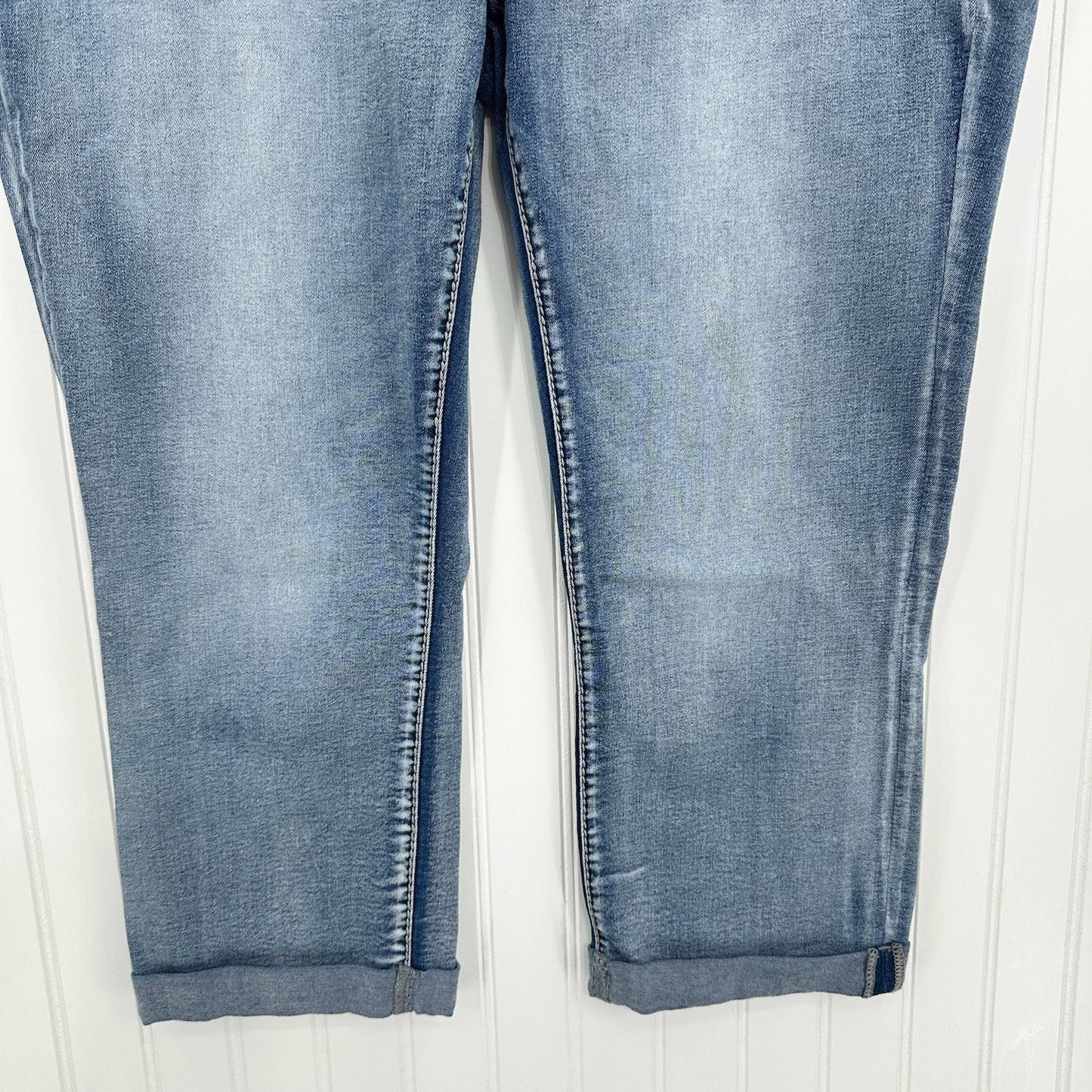 Apt 9 Jeans Womens 18 Capri Tummy Control Blue Cuffed Denim Bling Embroidered
