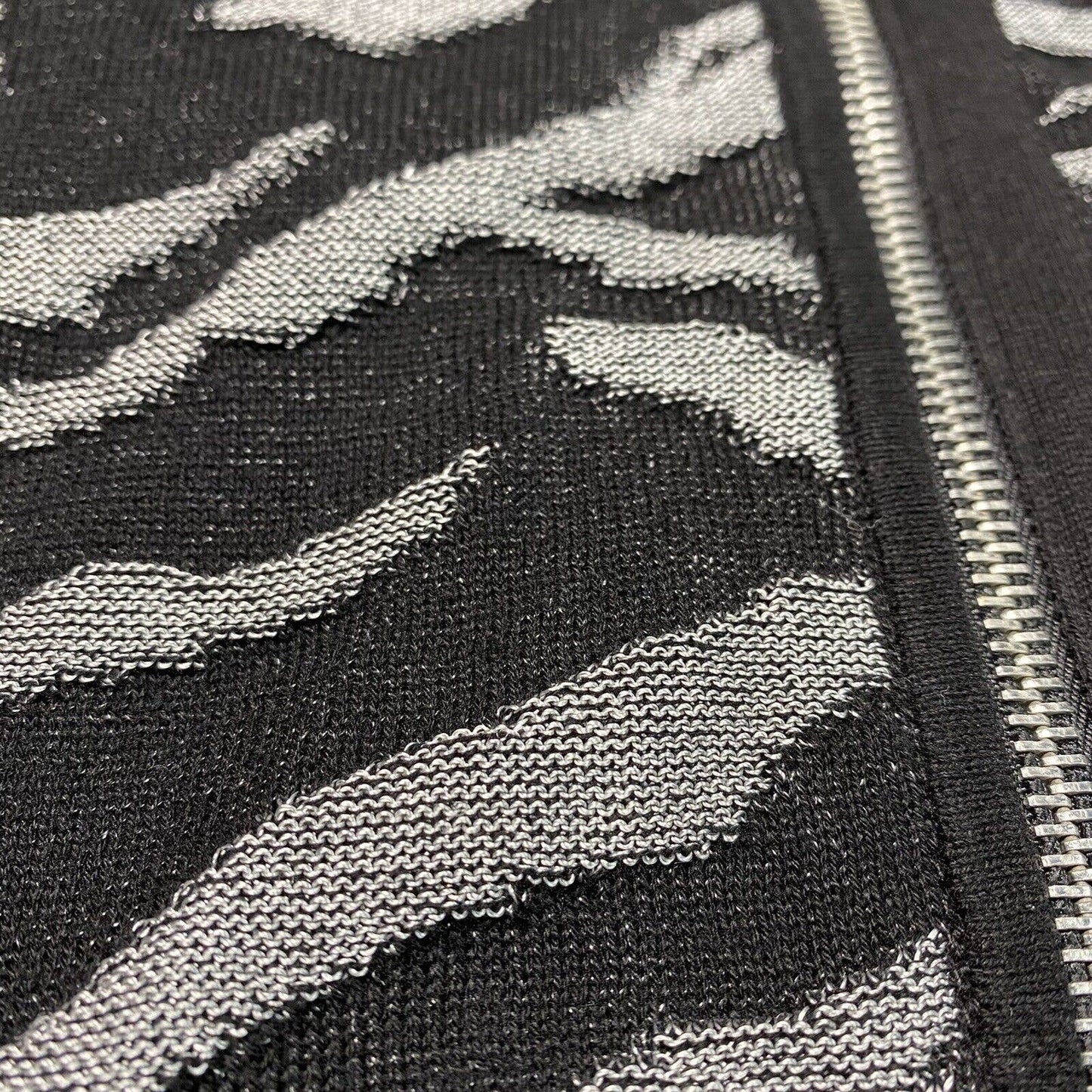Chicos Eliza Zip Up Knit Cardigan Sz 2 (Large) Zebra Black/Silver Sweater NEW