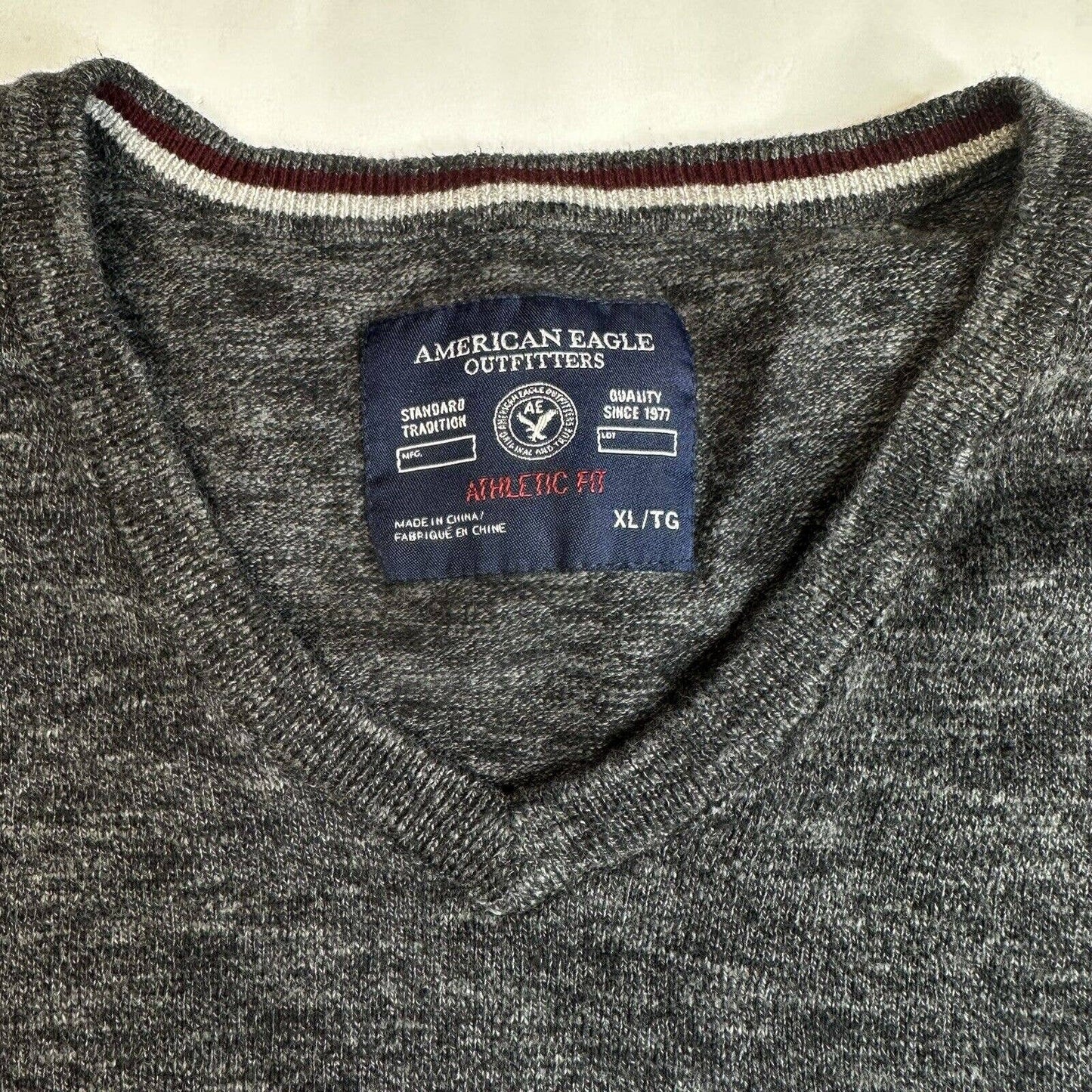 American Eagle Sweater Men XL Gray V-Neck Athletic Fit Long Sleeve Knit Cotton